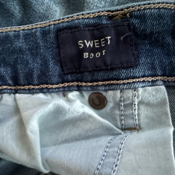Lucky Brand Sweet Boot Jeans - Picture 4 of 4